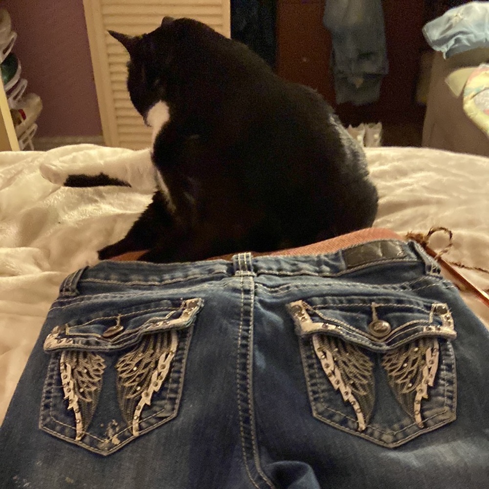 Jean’s detailed back pockets stylish 23 inseam